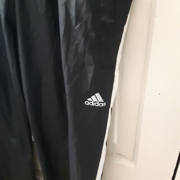 Adidas Jogger - Picture 2 of 3